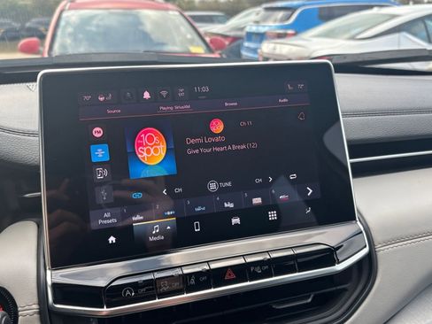 Used 2025 Jeep Compass Limited image 21