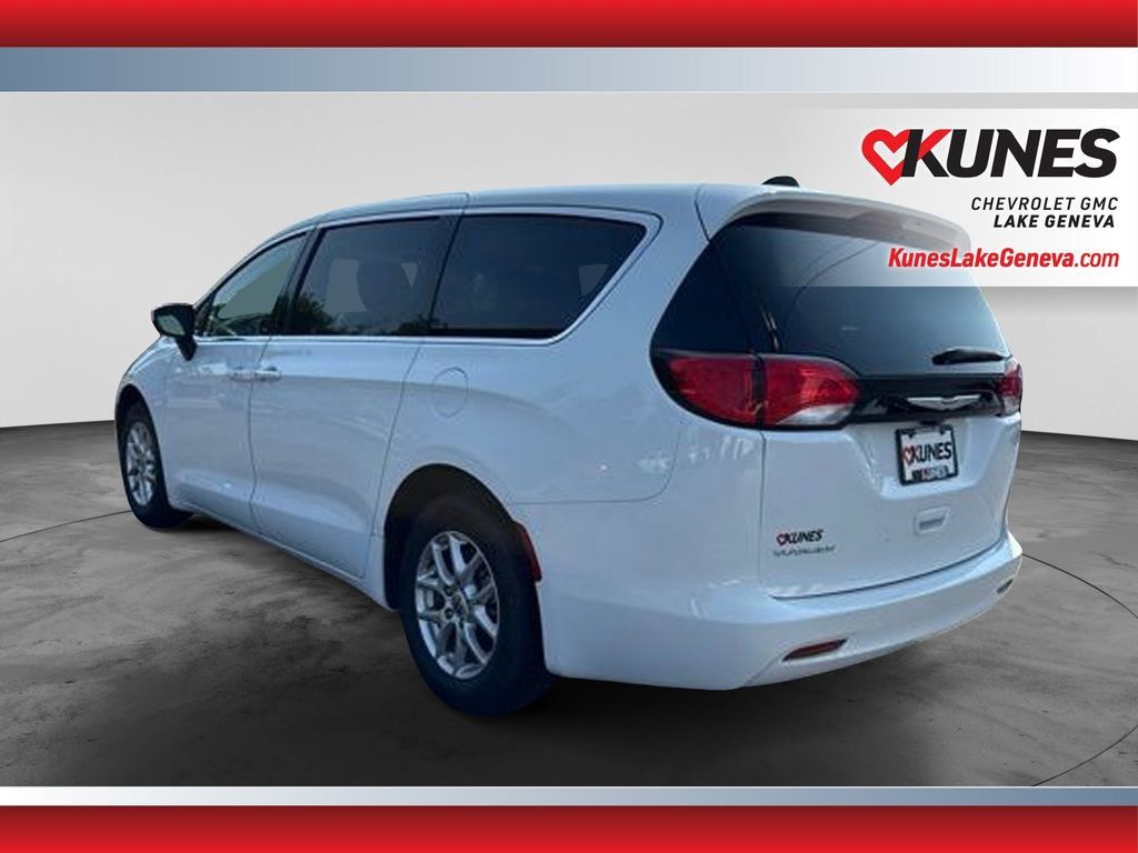 Used 2023 Chrysler Voyager LX FWD image 8