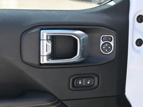 Used 2025 Jeep Wrangler Unlimited Sahara AWD/4WD image 15