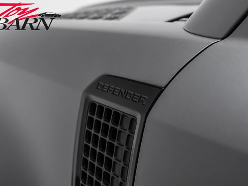 Used 2024 Land Rover Defender 110 S image 17