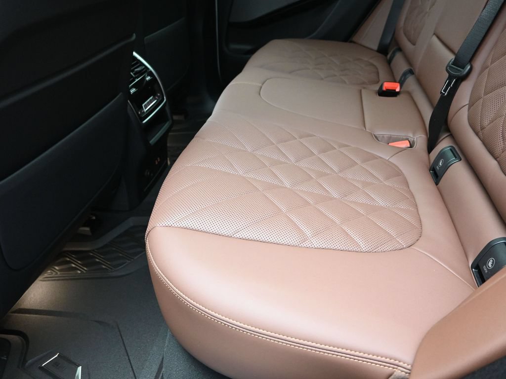Used 2026 BMW X5 xDrive40i w/ M Sport Package AWD/4WD image 16