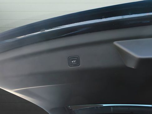 Used 2022 GMC Yukon SLT w/ SLT Premium Package image 10