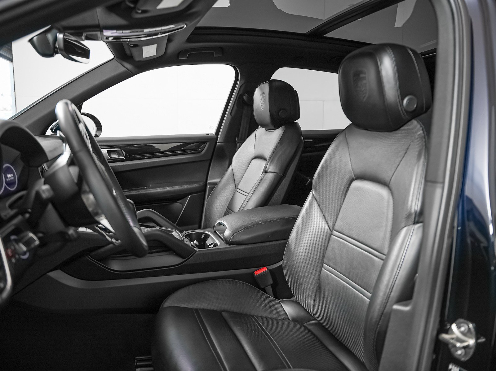 Certified 2023 Porsche Cayenne AWD/4WD image 5