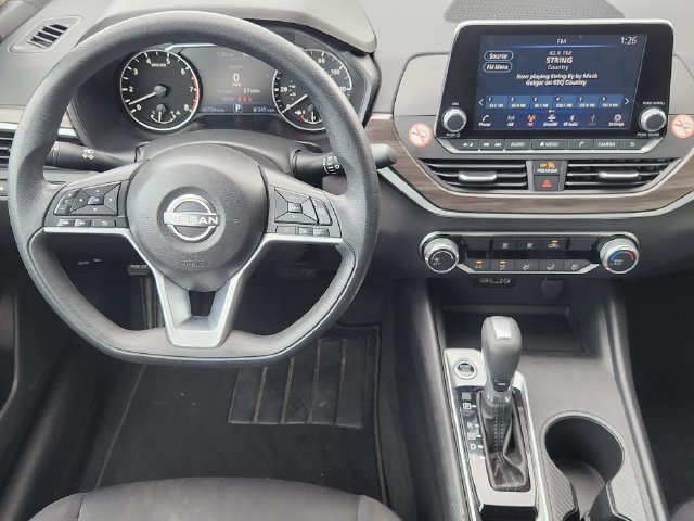 Used 2025 Nissan Altima 2.5 SV FWD image 27