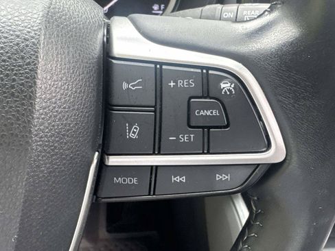 Used 2023 Toyota Highlander LE AWD/4WD image 22