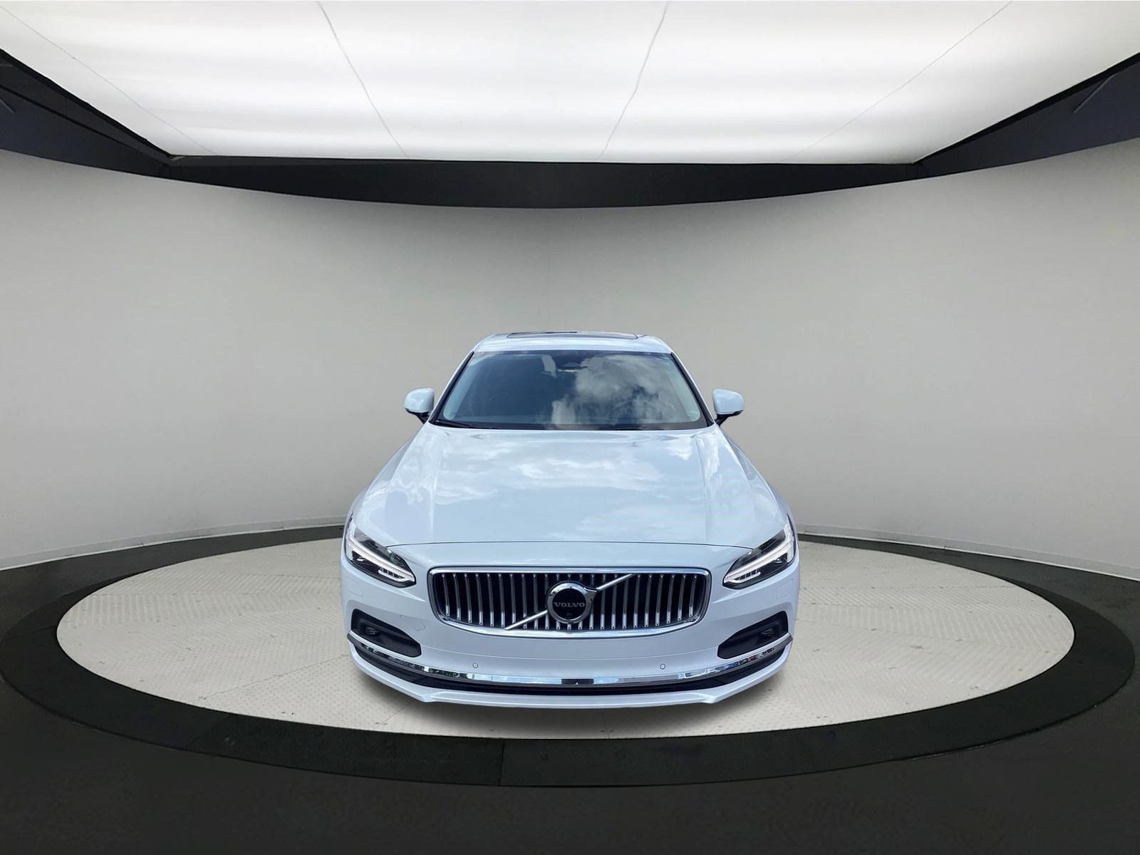 Used 2023 Volvo S90 B6 Plus AWD/4WD image 3