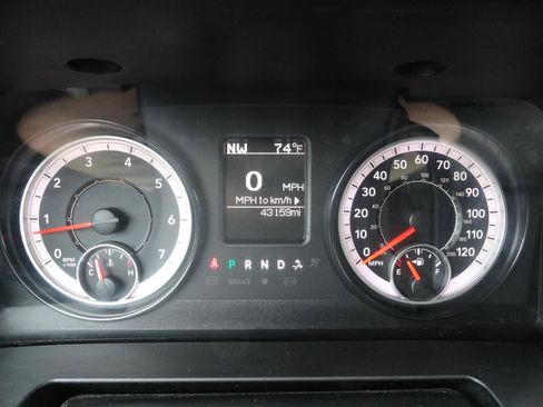 Used 2018 RAM 3500 Tradesman w/ Chrome Appearance Group AWD/4WD image 10