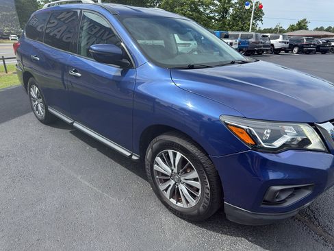 Used 2019 Nissan Pathfinder SV FWD image 3
