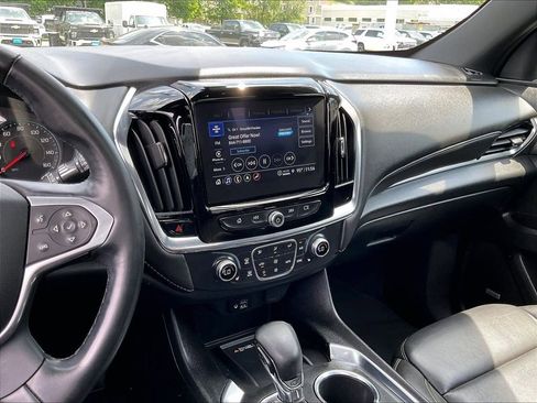 Used 2023 Chevrolet Traverse LT w/ LT Premium Package AWD/4WD image 19