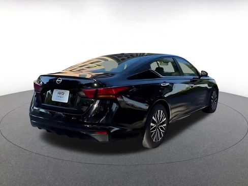 Used 2025 Nissan Altima 2.5 SV FWD image 12