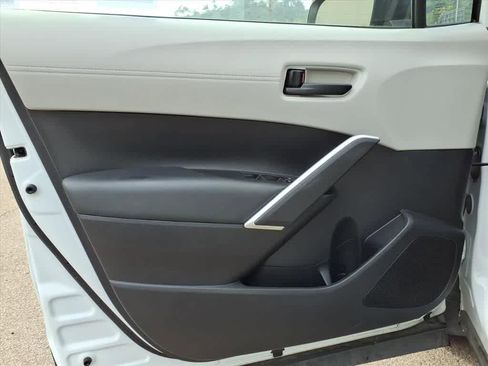 Used 2022 Toyota Corolla Cross L image 14