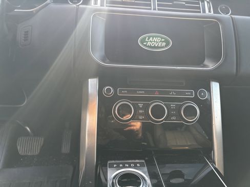 Used 2023 Land Rover Defender 90 X-Dynamic SE image 9