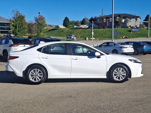 Certified 2025 Toyota Camry image 7