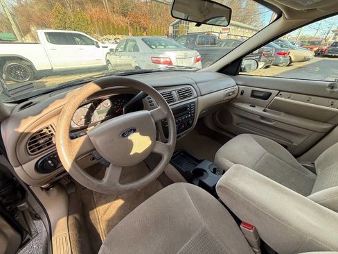 Used 2005 Ford Taurus SE image 7
