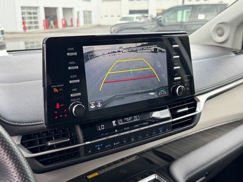 Certified 2024 Toyota Sienna Limited image 23