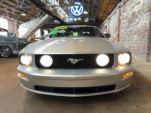 Used 2005 Ford Mustang GT RWD image 86