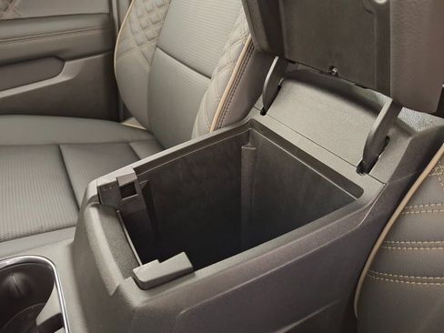 Used 2024 GMC Canyon Denali image 29