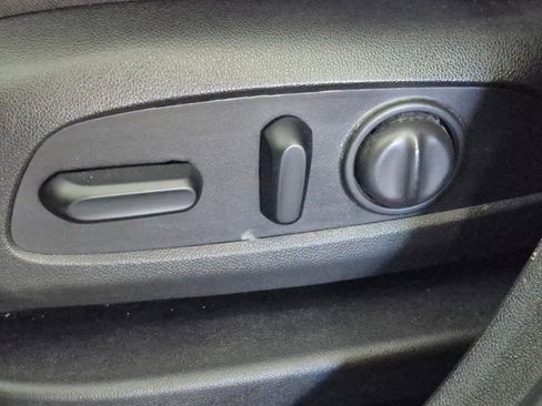 Used 2019 Chevrolet Equinox LT w/ Sun & Navigation Package image 15