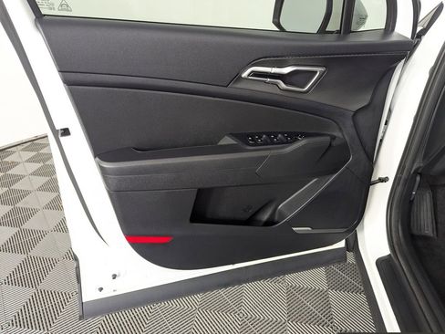 New 2025 Kia Sportage LX image 18