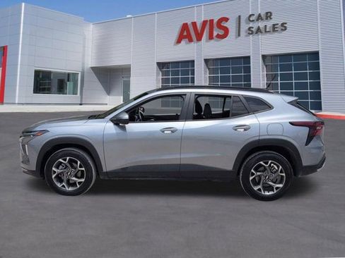 Used 2025 Chevrolet Trax LT w/ LT Convenience Package FWD image 10