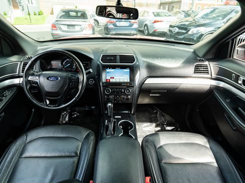 Used 2017 Ford Explorer XLT w/ Equipment Group 202A AWD/4WD image 32