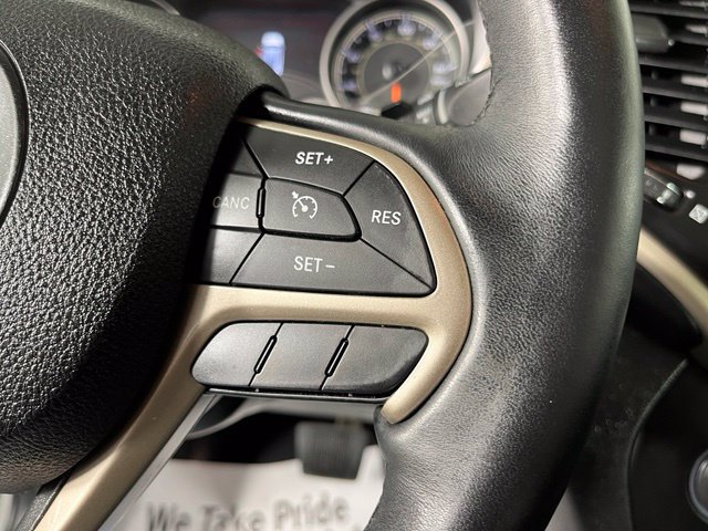 Used 2017 Jeep Cherokee Limited w/ Luxury Group AWD/4WD image 18