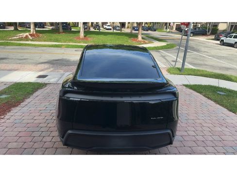 Used 2026 Tesla Model Y Long Range AWD/4WD image 4