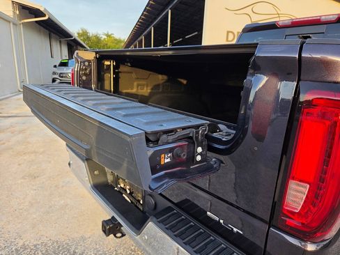 Used 2022 GMC Sierra 1500 SLT w/ SLT Premium Plus Package RWD image 27