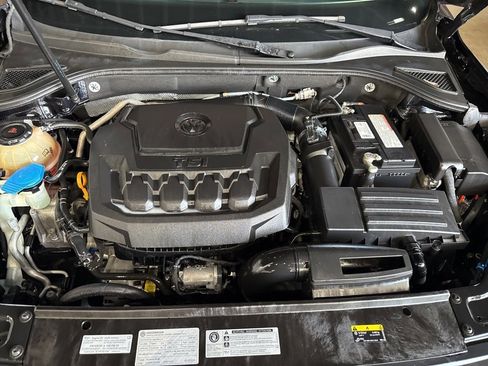 Used 2018 Volkswagen Passat 2.0T R-Line image 37