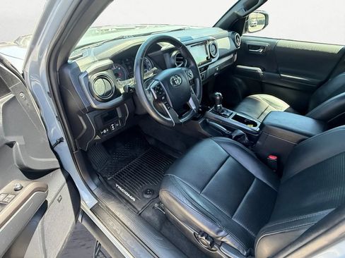 Used 2018 Toyota Tacoma TRD Off-Road w/ TRD Premium Off Road Package AWD/4WD image 14