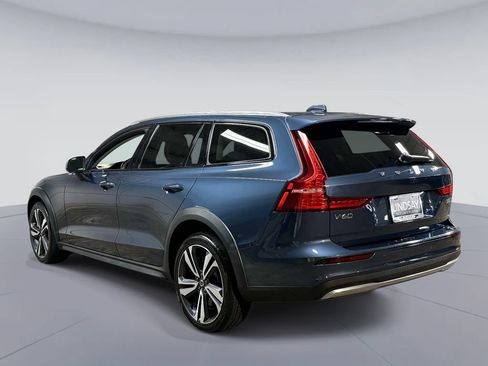 Used 2023 Volvo V60 B5 Cross Country Plus w/ Climate Package AWD/4WD image 12