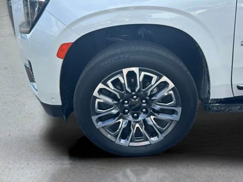 Used 2023 GMC Yukon XL Denali Ultimate AWD/4WD image 23