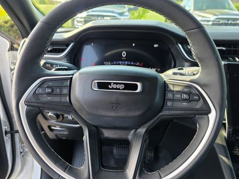 Used 2025 Jeep Grand Cherokee L Altitude image 16