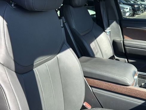 Used 2023 Land Rover Range Rover SE image 11