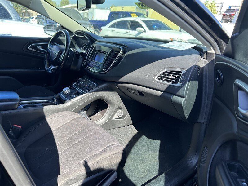 Used 2015 Chrysler 200 Limited w/ Convenience Group FWD image 17