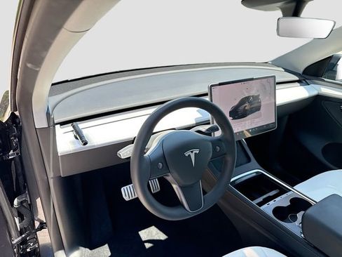 Used 2024 Tesla Model Y Performance AWD/4WD image 24