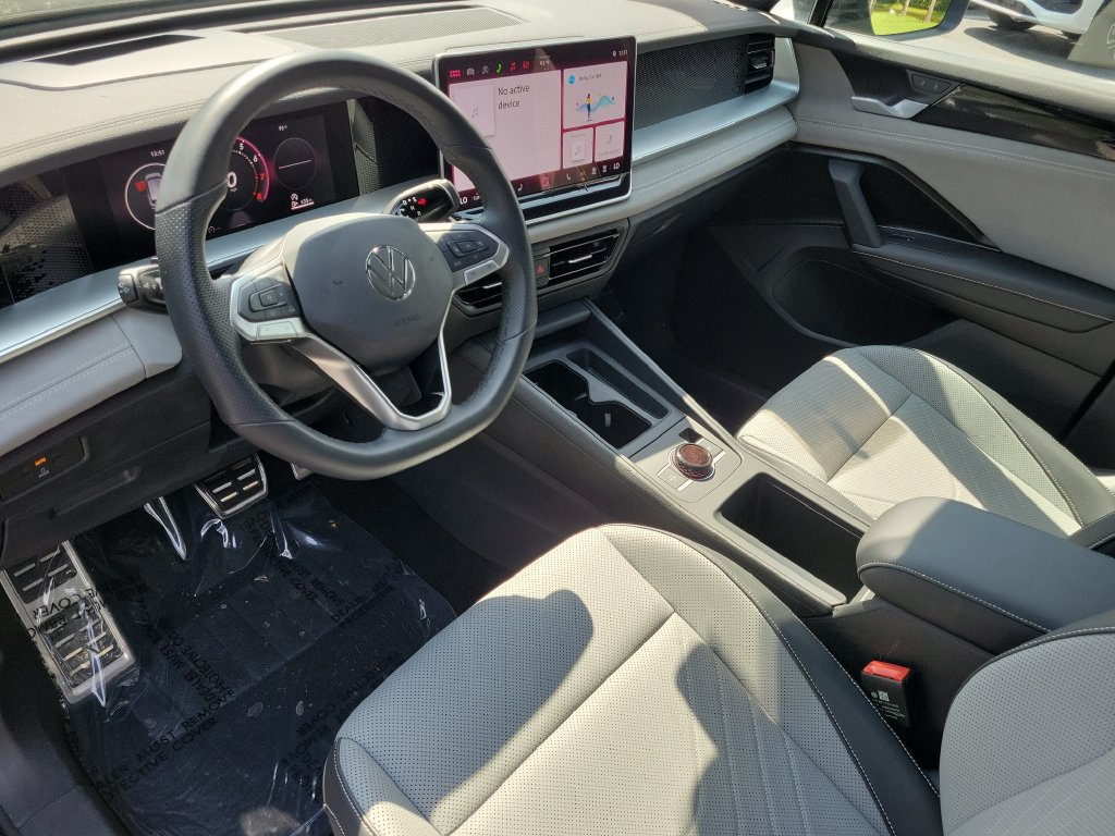 Certified 2026 Volkswagen Tiguan SE R-Line FWD image 22