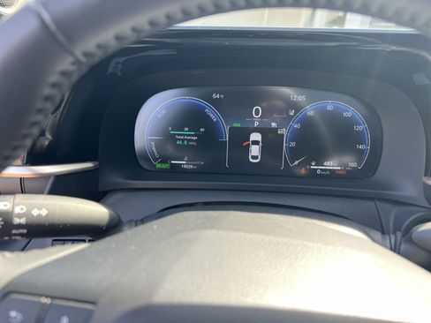 Used 2023 Toyota Crown Limited image 21