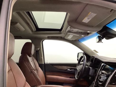Used 2019 Cadillac Escalade ESV Premium Luxury AWD/4WD image 40