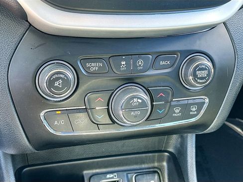 Used 2018 Jeep Cherokee Trailhawk w/ Quick Order Package 27L image 16