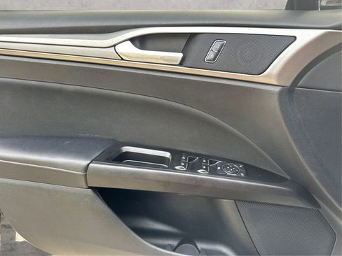 Used 2018 Ford Fusion SE w/ Fusion SE Technology Package FWD image 23