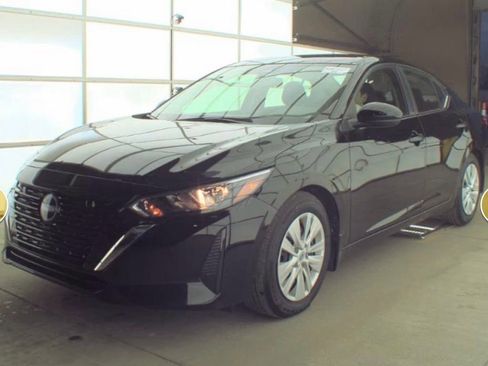 Used 2025 Nissan Sentra S image 1
