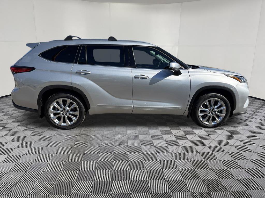 Used 2023 Toyota Highlander Limited AWD/4WD image 10