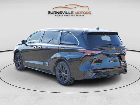 Used 2021 Toyota Sienna XSE image 5