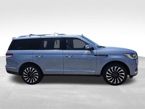 Used 2023 Lincoln Navigator Black Label AWD/4WD image 2