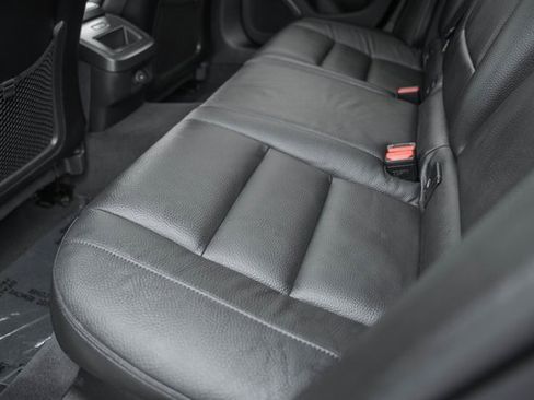 Used 2025 Volvo V60 B5 Cross Country Plus image 31