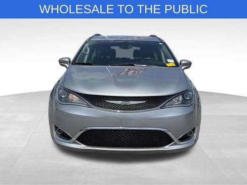 Used 2020 Chrysler Pacifica Touring-L FWD image 24