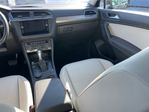Used 2019 Volkswagen Tiguan SE w/ Panoramic Sunroof Package image 8
