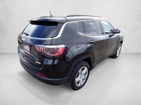 Used 2024 Jeep Compass Latitude AWD/4WD image 4