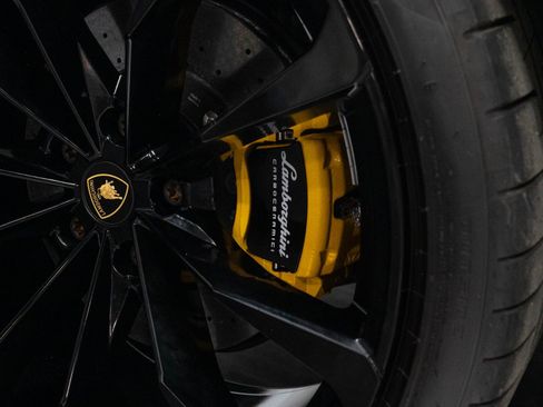Used 2019 Lamborghini Urus AWD/4WD image 35